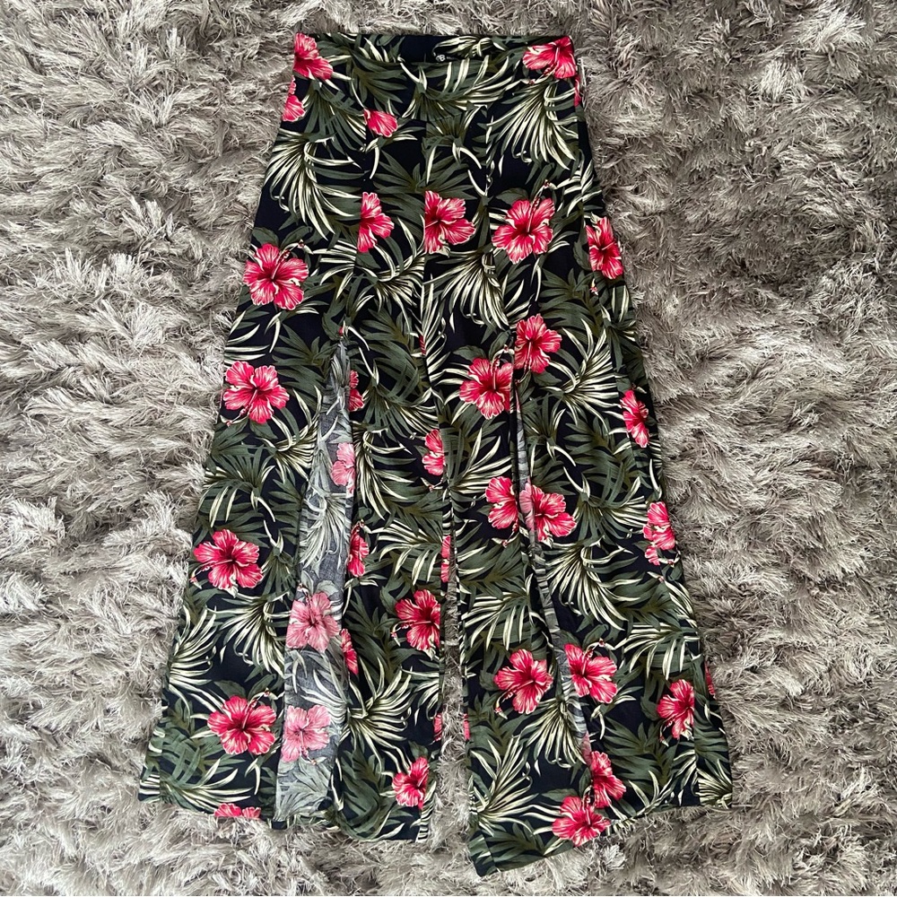 BB Collection Women - Black and Pink Floral Print Wide Leg Palazzo Pants. Size S
